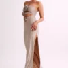 Vestido largo sin tirantes Stassie con diamantes de rosa – Color nude Vestido largo sin tirantes Stassie con diamantes de rosa – Color nude