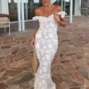Vestido largo transparente con estampado floral Cornelia – Marfil Vestido largo transparente con estampado floral Cornelia – Marfil
