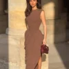 Vestido midi asimétrico fruncido Nola – Moca