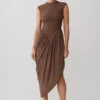 Vestido midi asimétrico fruncido Nola – Moca