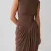 Vestido midi asimétrico fruncido Nola – Moca