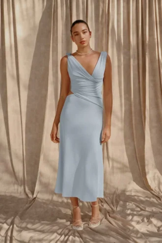 Vestido midi asimétrico y ceñido Raleigh – Azul pálido
