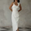 Vestido midi bordado de sarga Virginia – Blanco Vestido midi bordado de sarga Virginia – Blanco
