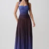 Vestido midi con cuello halter plisado Azizi – Estampado degradado en chocolate y azul