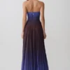 Vestido midi con cuello halter plisado Azizi – Estampado degradado en chocolate y azul