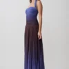 Vestido midi con cuello halter plisado Azizi – Estampado degradado en chocolate y azul