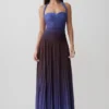 Vestido midi con cuello halter plisado Azizi – Estampado degradado en chocolate y azul