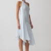 Vestido midi con cuello halter y bajo asimétrico Evelina – Azul hielo