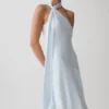 Vestido midi con cuello halter y bajo asimétrico Evelina – Azul hielo