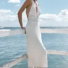 Vestido midi con cuello halter y capucha de Thien – Marfil