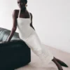 Vestido midi con cuello halter y fruncidos Camila – Marfil