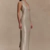 Vestido midi con cuello halter y lentejuelas Carnation – Dorado