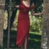 Vestido midi con volantes y hombros descubiertos Allegra – Rubí