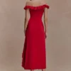 Vestido midi con volantes y hombros descubiertos Allegra – Rubí