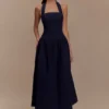 Vestido midi de Denim con cuello halter Caroline – Azul índigo Vestido midi de Denim con cuello halter Caroline – Azul índigo
