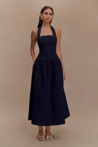 Vestido midi de Denim con cuello halter Caroline – Azul índigo