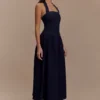 Vestido midi de Denim con cuello halter Caroline – Azul índigo Vestido midi de Denim con cuello halter Caroline – Azul índigo