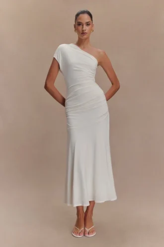 Vestido midi de jersey peached de Chloe con un solo hombro – Marfil