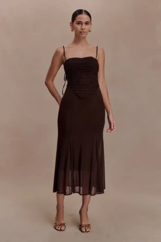 Vestido midi de malla fruncida Willa – Chocolate