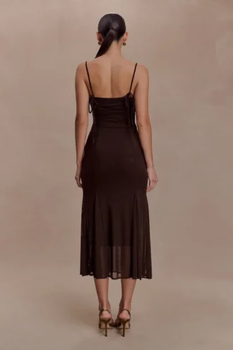 Vestido midi de malla fruncida Willa – Chocolate