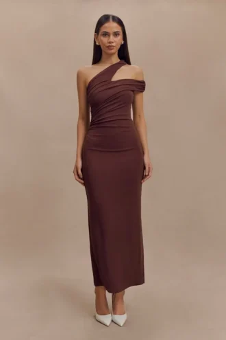 Vestido midi de modal con un solo hombro Anastasia – Caoba