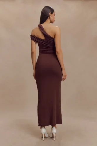 Vestido midi de modal con un solo hombro Anastasia – Caoba