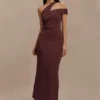 Vestido midi de modal con un solo hombro Anastasia – Caoba