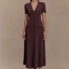 Vestido midi de punto de manga corta Pearson – Chocolate Vestido midi de punto de manga corta Pearson – Chocolate