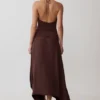 Vestido midi de satén con escote pronunciado Cyra – Chocolate oscuro Vestido midi de satén con escote pronunciado Cyra – Chocolate oscuro