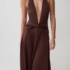 Vestido midi de satén con escote pronunciado Cyra – Chocolate oscuro Vestido midi de satén con escote pronunciado Cyra – Chocolate oscuro