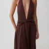Vestido midi de satén con escote pronunciado Cyra – Chocolate oscuro Vestido midi de satén con escote pronunciado Cyra – Chocolate oscuro