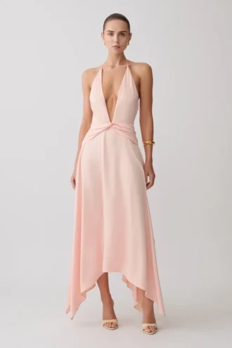 Vestido midi de satén con escote pronunciado Cyra – Melocotón