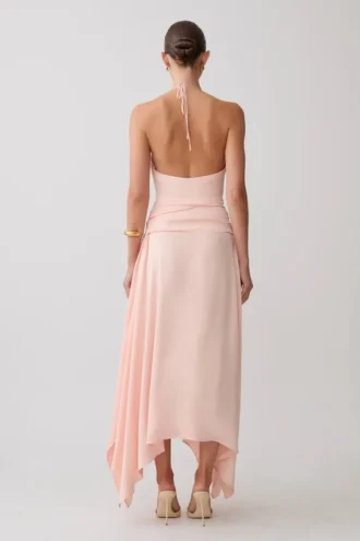 Vestido midi de satén con escote pronunciado Cyra – Melocotón