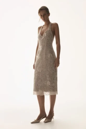 Vestido midi de seda con encaje y cuello halter Lenore – Marfil