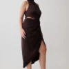 Vestido midi drapeado con cuello halter Aveline – Chocolate oscuro
