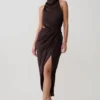 Vestido midi drapeado con cuello halter Aveline – Chocolate oscuro