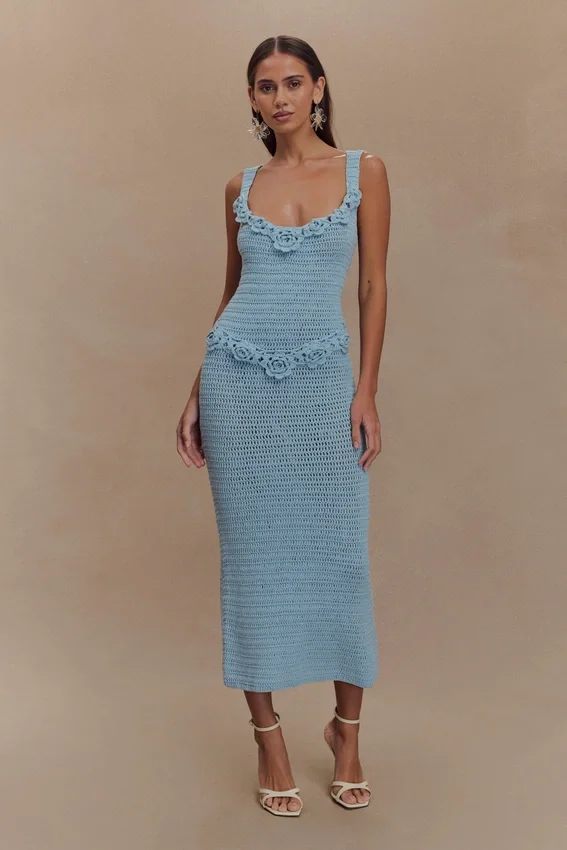 Vestido midi floral de ganchillo hecho a mano Teagan – Azul Vestido midi floral de ganchillo hecho a mano Teagan – Azul
