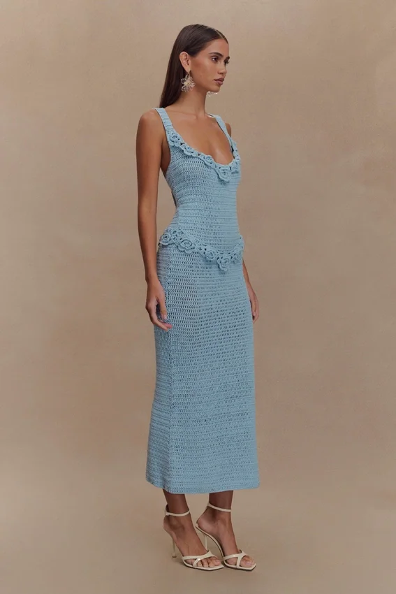 Vestido midi floral de ganchillo hecho a mano Teagan – Azul Vestido midi floral de ganchillo hecho a mano Teagan – Azul