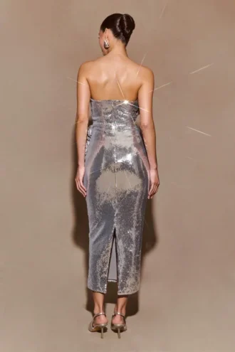 Vestido midi sin tirantes con lentejuelas y rosas Cassia – Plata