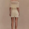 Vestido mini Caspian con malla y hombros descubiertos – Marfil