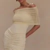 Vestido mini Caspian con malla y hombros descubiertos – Marfil