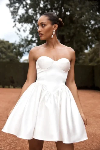 Vestido mini con corsé estructurado Hollie – Blanco