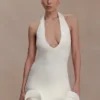 Vestido mini con cuello halter y bajo ondulado de Willowmena – Blanco Vestido mini con cuello halter y bajo ondulado de Willowmena – Blanco