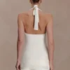 Vestido mini con cuello halter y bajo ondulado de Willowmena – Blanco Vestido mini con cuello halter y bajo ondulado de Willowmena – Blanco