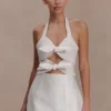 Vestido mini con cuello halter y lazo Ella – Blanco Vestido mini con cuello halter y lazo Ella – Blanco