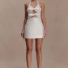 Vestido mini con cuello halter y lazo Ella – Blanco Vestido mini con cuello halter y lazo Ella – Blanco