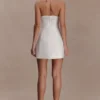 Vestido mini con cuello halter y lazo Ella – Blanco Vestido mini con cuello halter y lazo Ella – Blanco