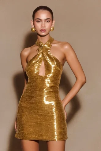 Vestido mini con cuello halter y pedrería Nylah – Dorado