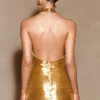Vestido mini con cuello halter y pedrería Nylah – Dorado