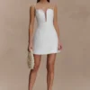 Vestido mini con escote de pedrería Kingsley – Marfil